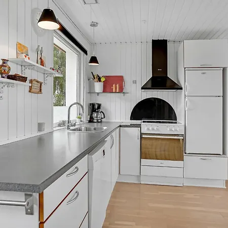 Vakantiehuis Beach Front Home In Haderslev With Wifi *