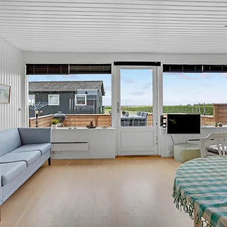 Vakantiehuis Beach Front Home In Haderslev With Wifi